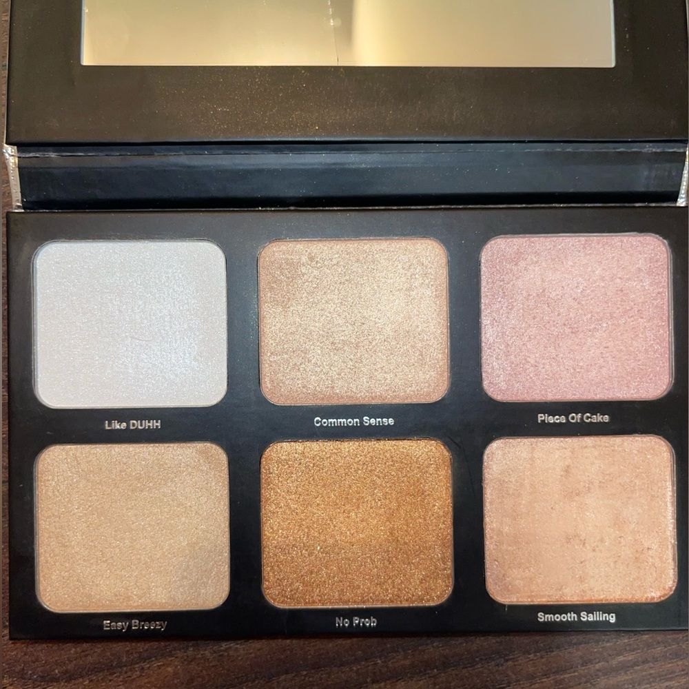 Danessa Myricks Light Works Highlighter Palette